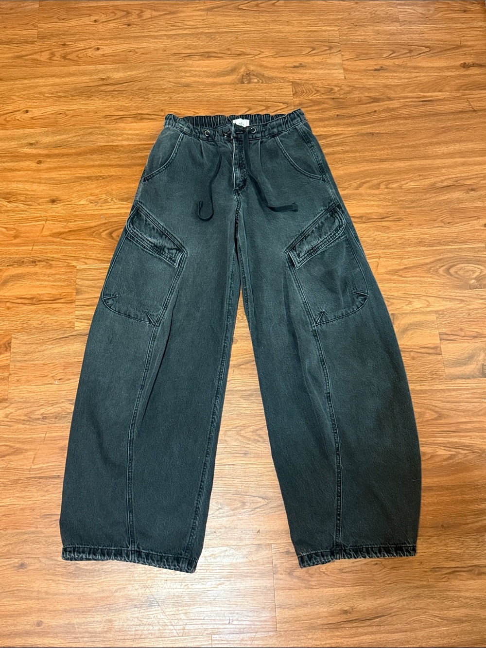 BDG Station Cocoon Baggy Barrel Leg Cargo Jeans - Picture 6 of 11